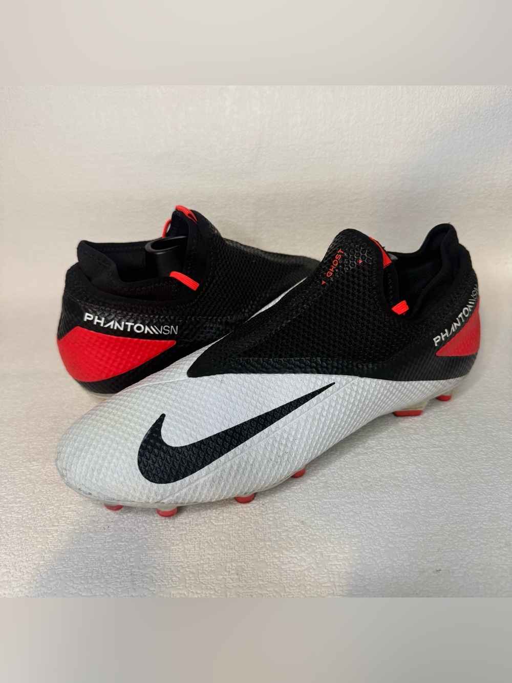 Nike Phantom Vision Academy soccer cleats men’s size 10